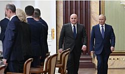 Российское правительство распущено после вступления Путина в должность
